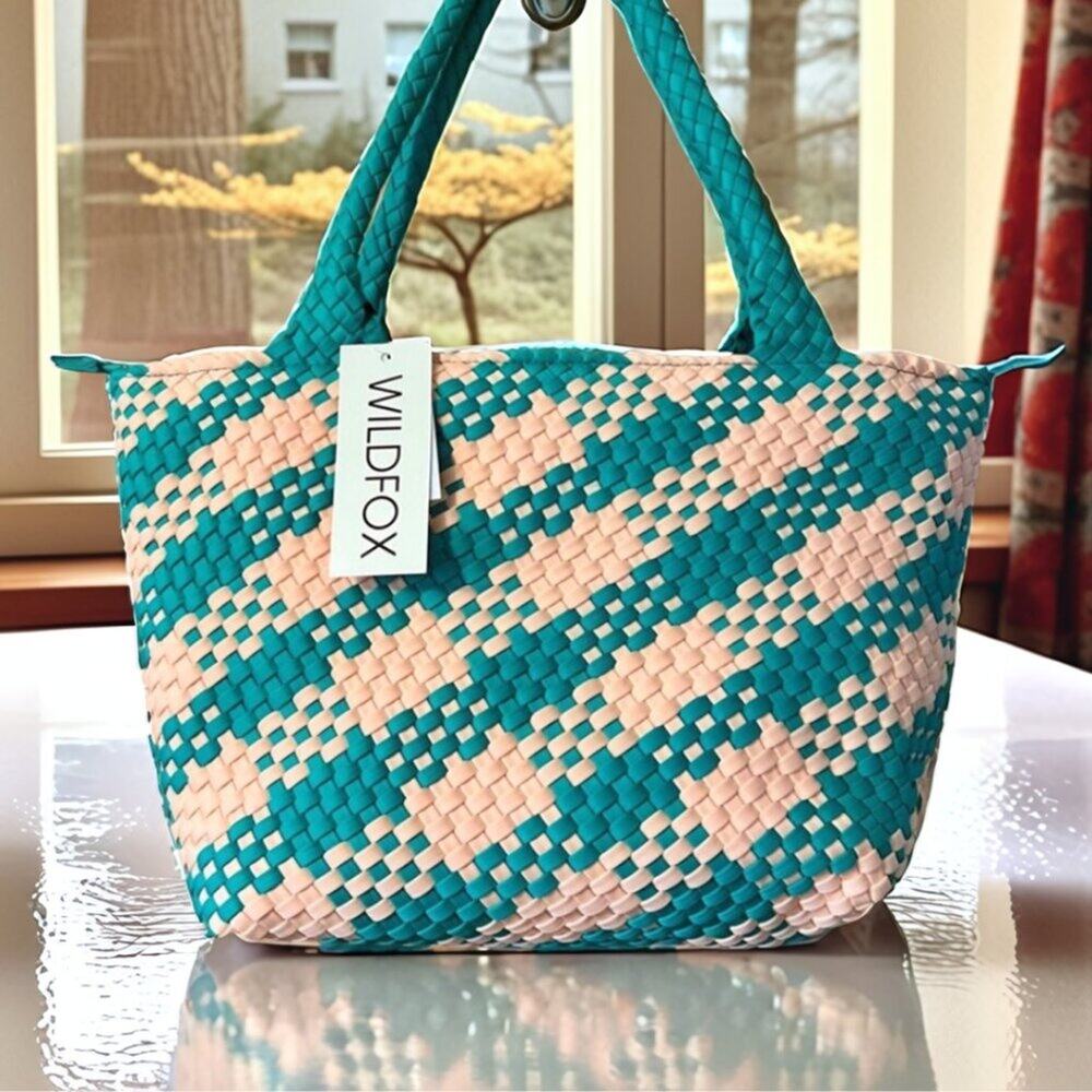 NWT WILDFOX LARGE GREEN & PINK WOVEN DOUBLE HANDLE TOTE BAG
